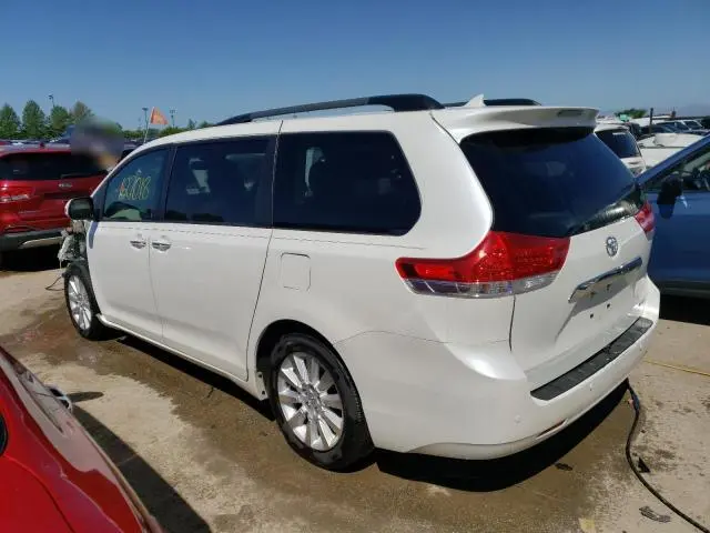 2014 TOYOTA SIENNA XLE  