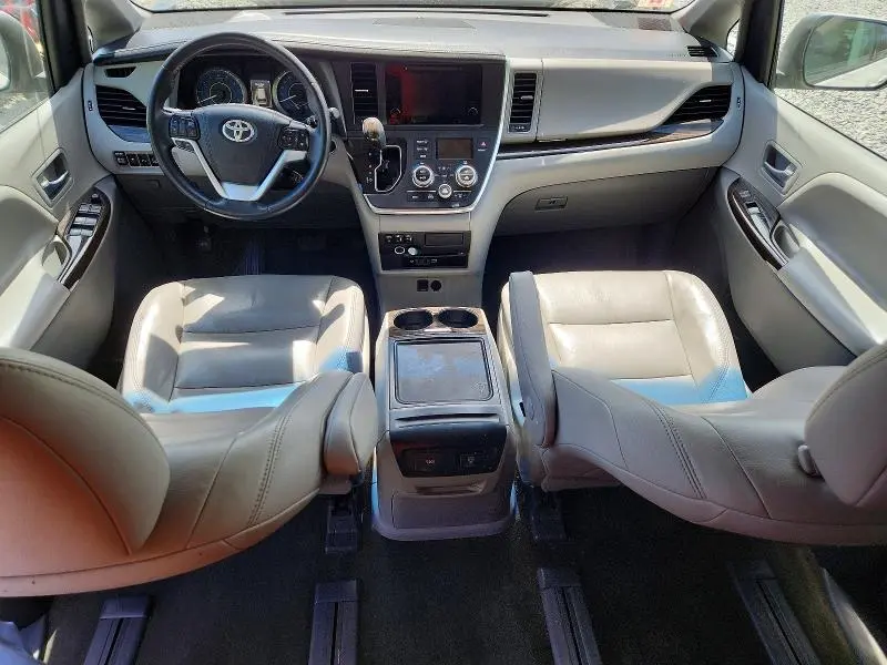 2017 TOYOTA SIENNA XLE PREMIUM 7-PASSENGER  