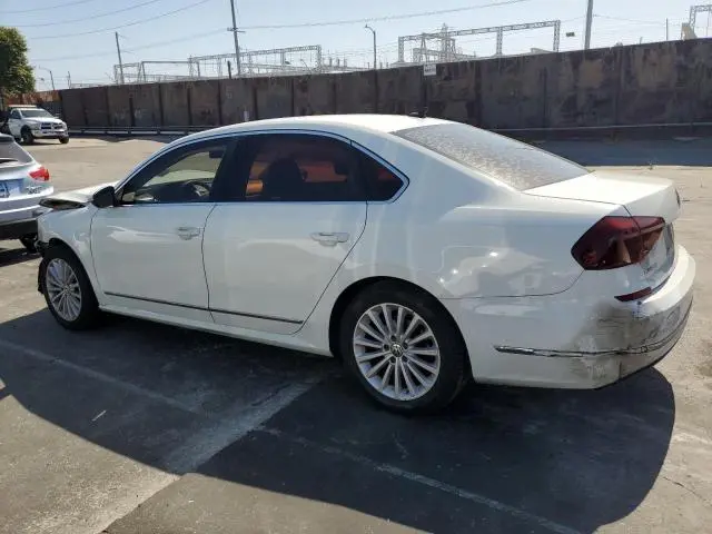 2016 VOLKSWAGEN PASSAT SE  
