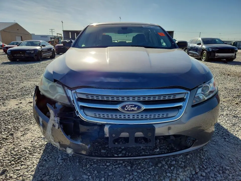 2011 FORD TAURUS SE  