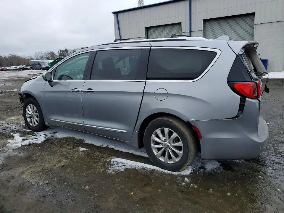 2019 CHRY PACIFICA T