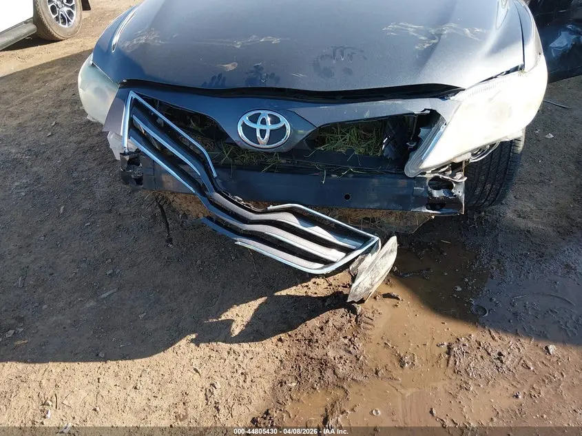 2011 TOYOTA CAMRY XLE V6