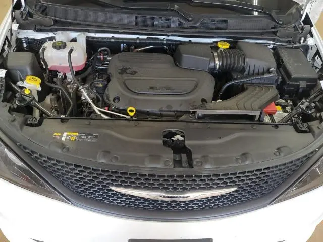 2025 CHRYSLER VOYAGER LX