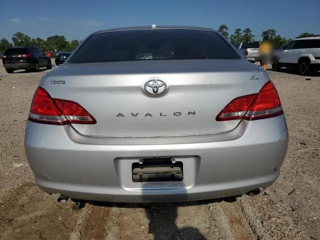 2010 TOYOTA AVALON XL  