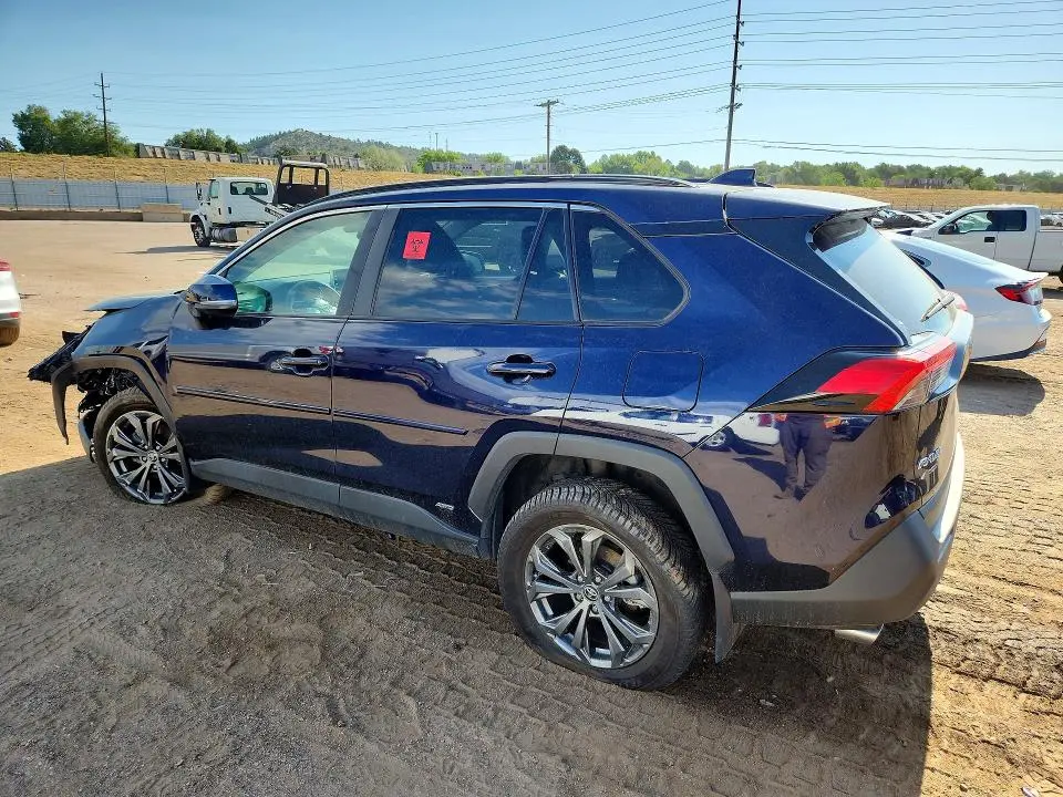 2022 TOYOTA RAV4 XLE PREMIUM  