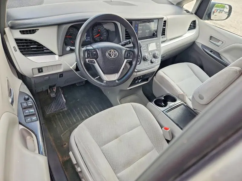 2017 TOYOTA SIENNA LE  