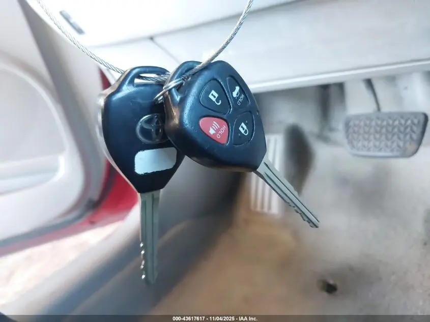 2011 TOYOTA CAMRY LE