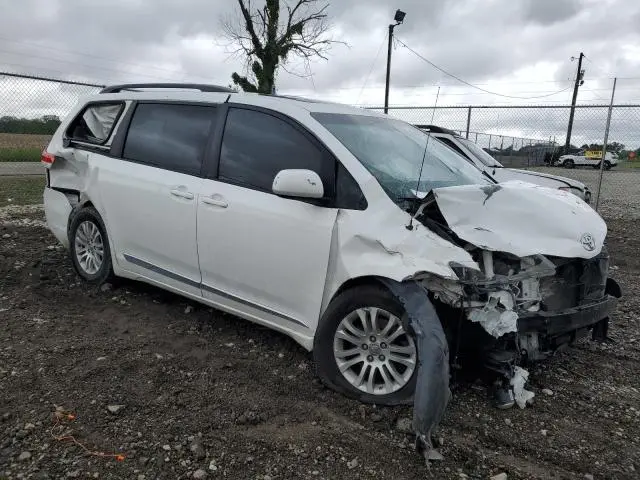 2013 TOYOTA SIENNA XLE  