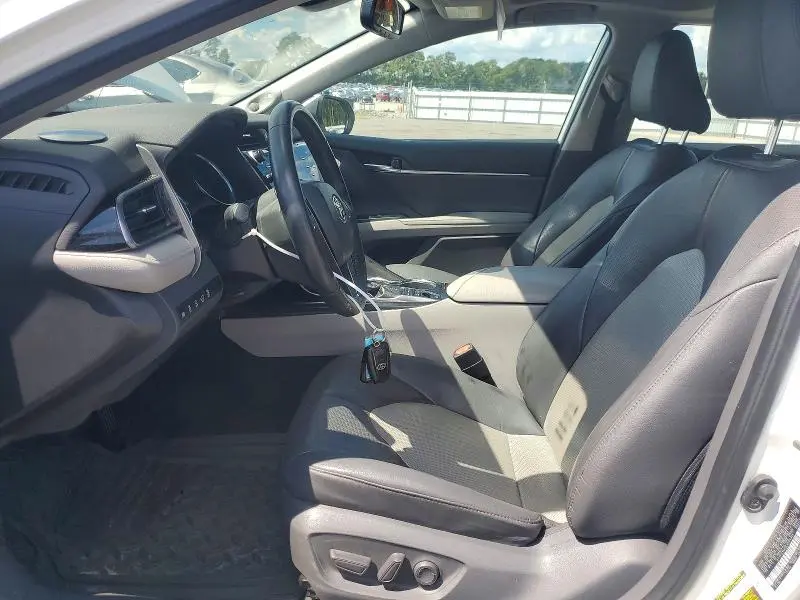 2020 TOYOTA CAMRY XLE  