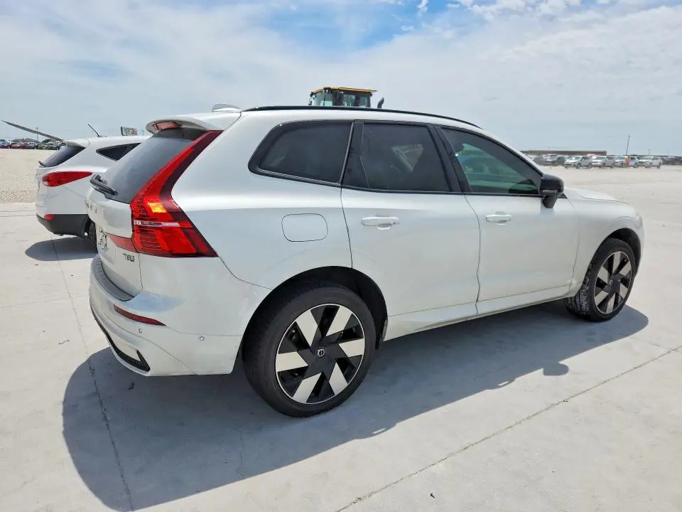 2025 VOLVO XC60 PLUS  