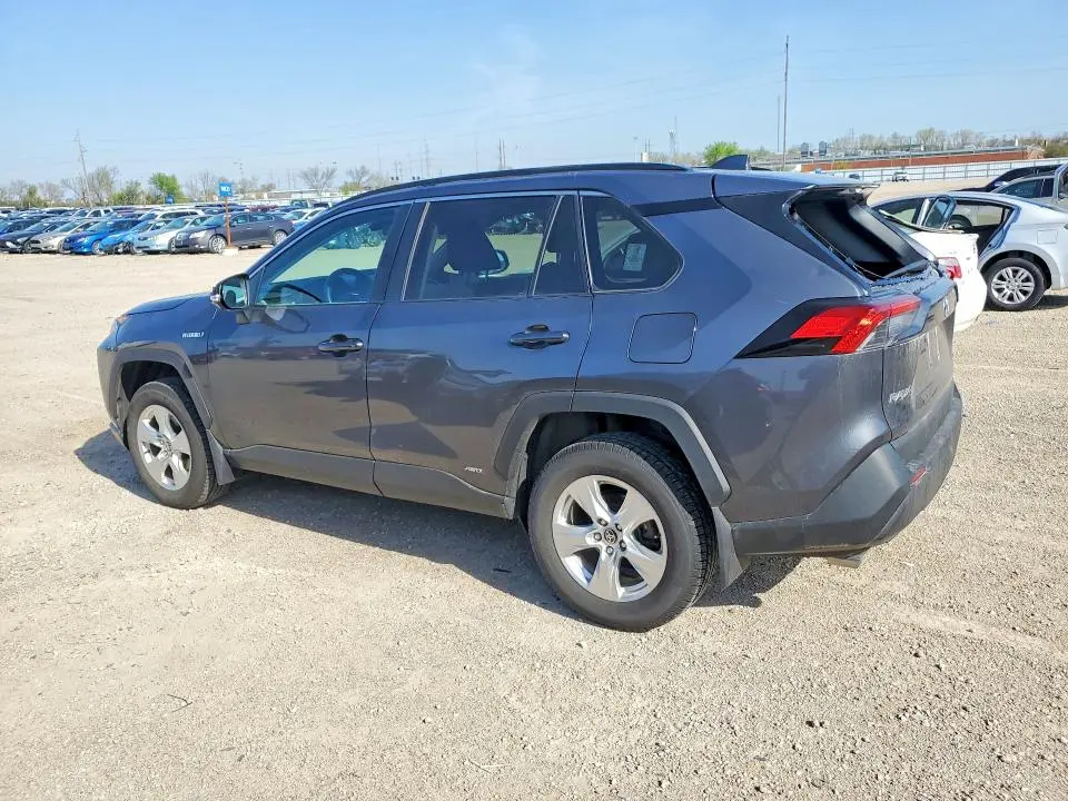 2021 TOYOTA RAV4 XLE  