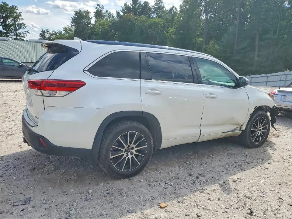 2017 TOYOTA HIGHLANDER SE  