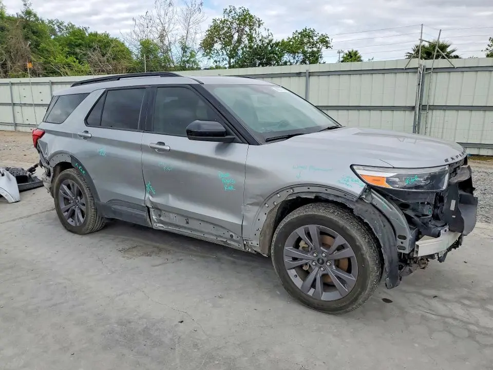 2022 FORD EXPLORER XLT  