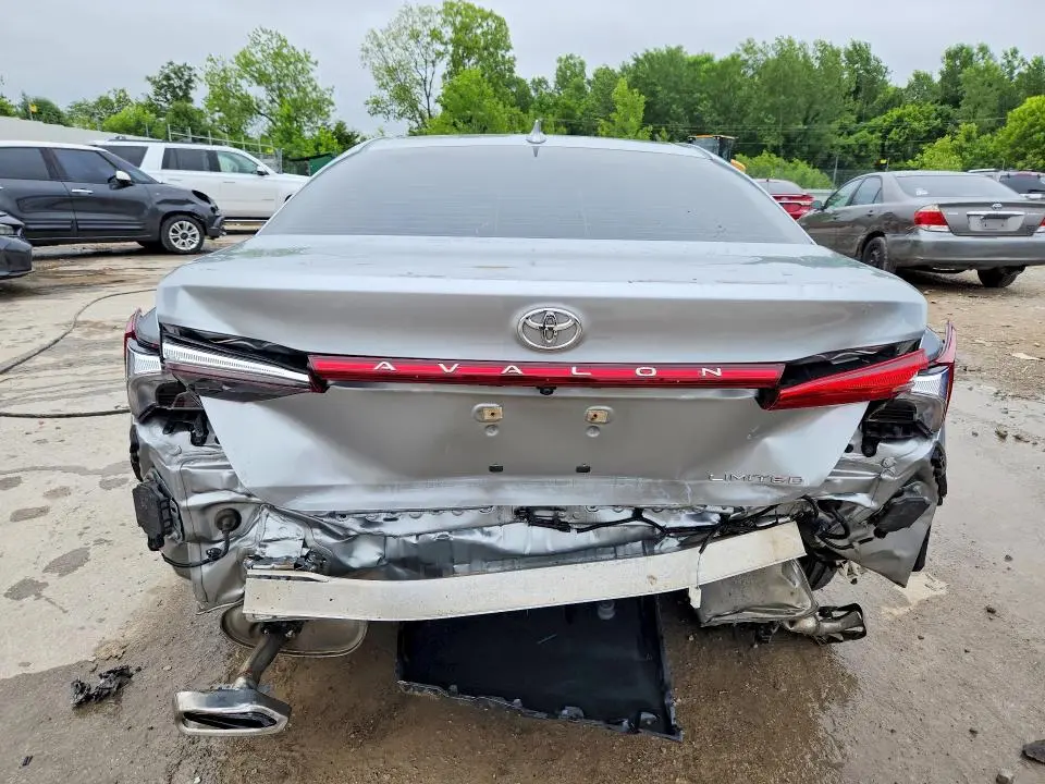 2019 TOYOTA AVALON LIMITED  
