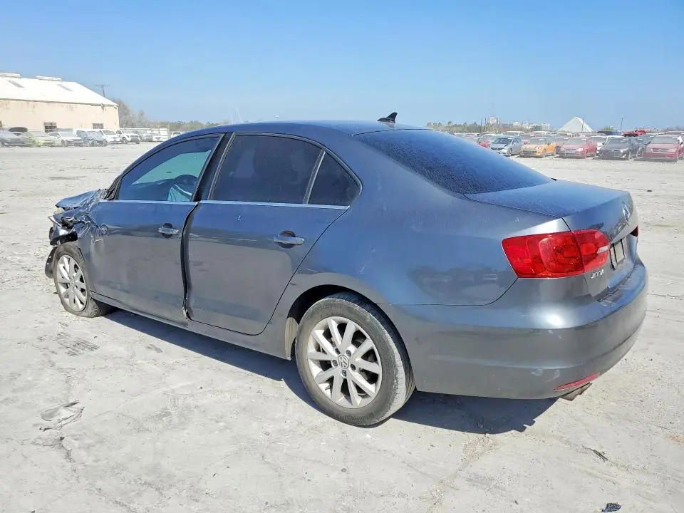 2013 VOLKSWAGEN JETTA SE  