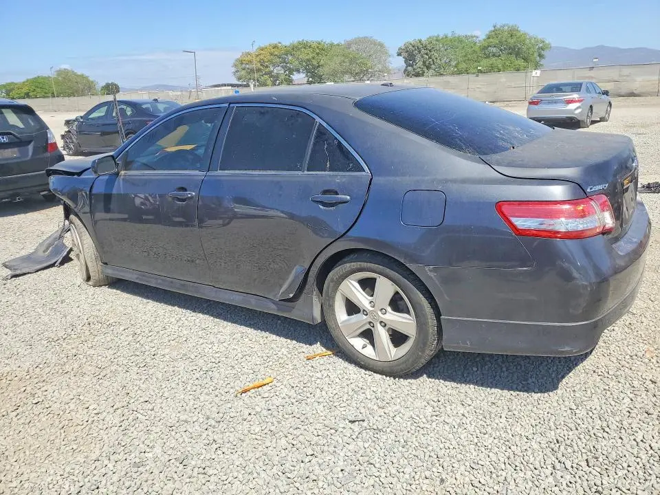 2011 TOYOTA CAMRY SE  