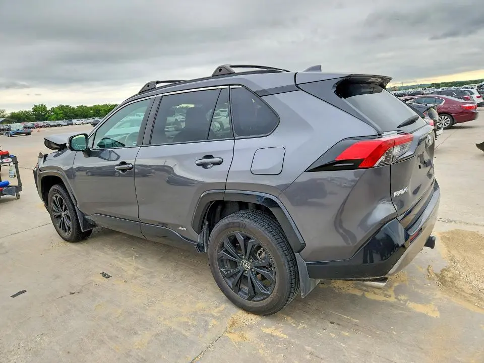 2022 TOYOTA RAV4 SE  