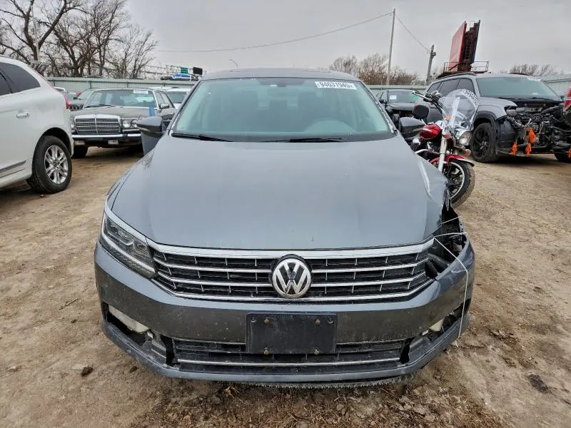 2017 VOLKSWAGEN PASSAT SE  