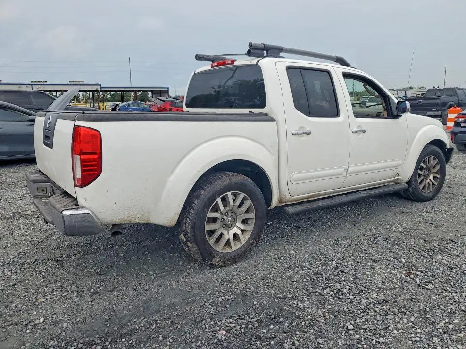 2010 NISSAN FRONTIER SE V6  