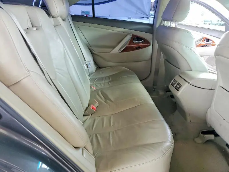 2011 TOYOTA CAMRY XLE  