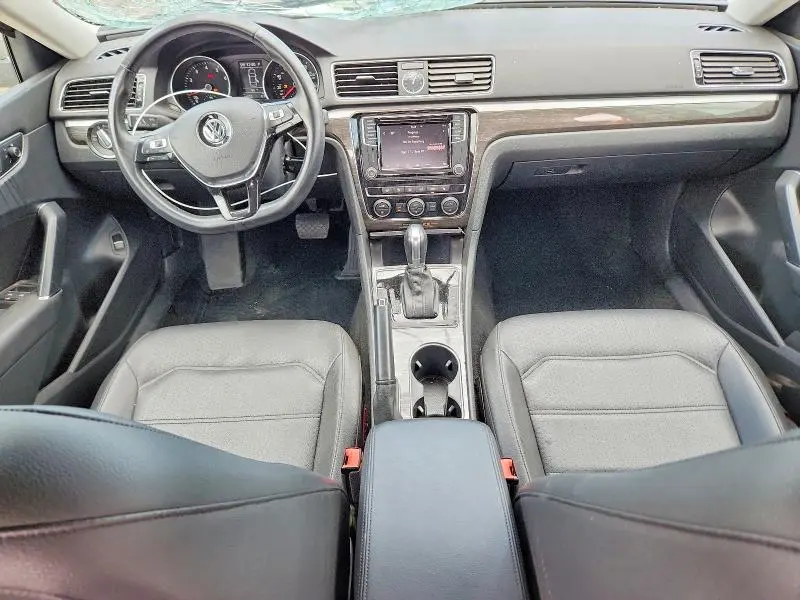 2016 VOLKSWAGEN PASSAT SE  