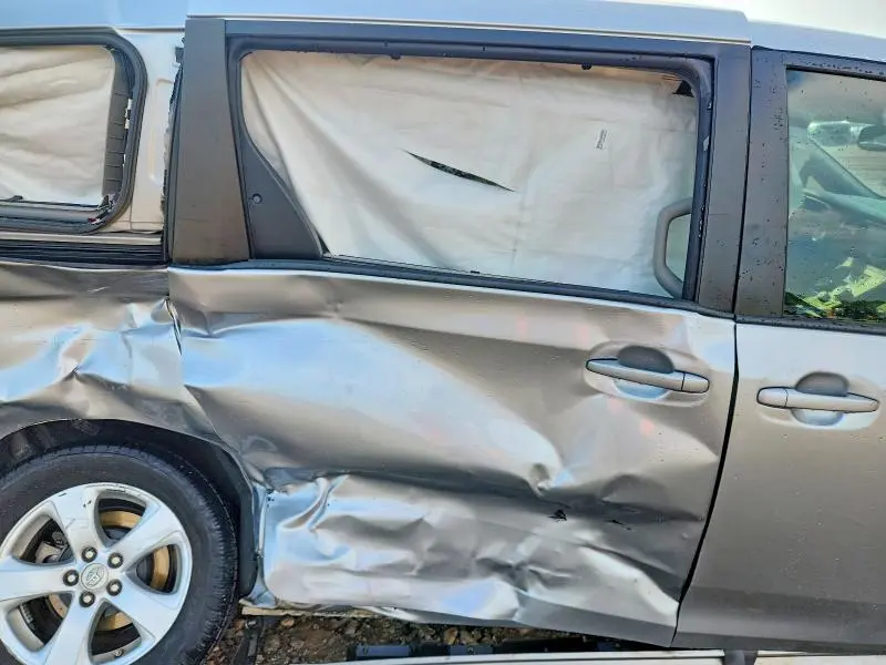 2016 TOYOTA SIENNA LE  