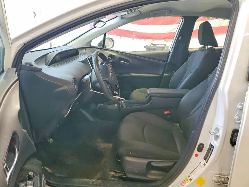 2019 TOYOTA PRIUS LE  