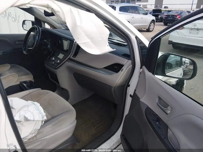2015 TOYOTA SIENNA LE 8 PASSENGER