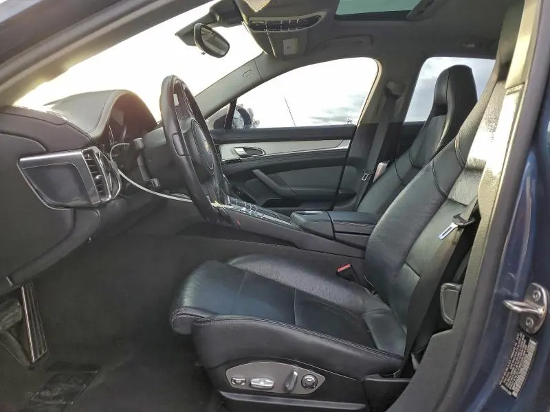 2011 PORSCHE PANAMERA 2  