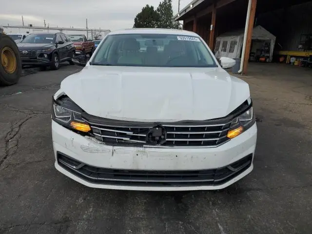 2017 VOLKSWAGEN PASSAT SE  