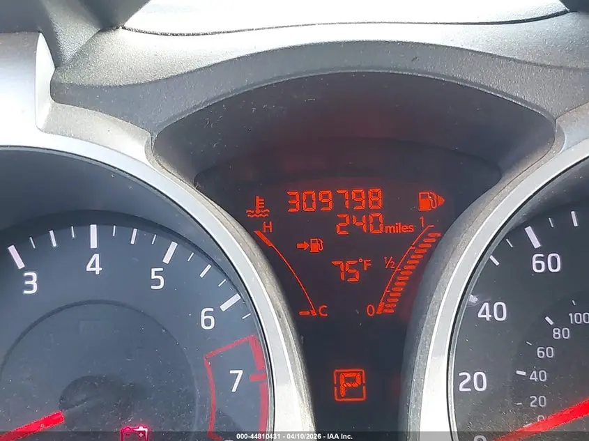 2013 NISSAN JUKE S
