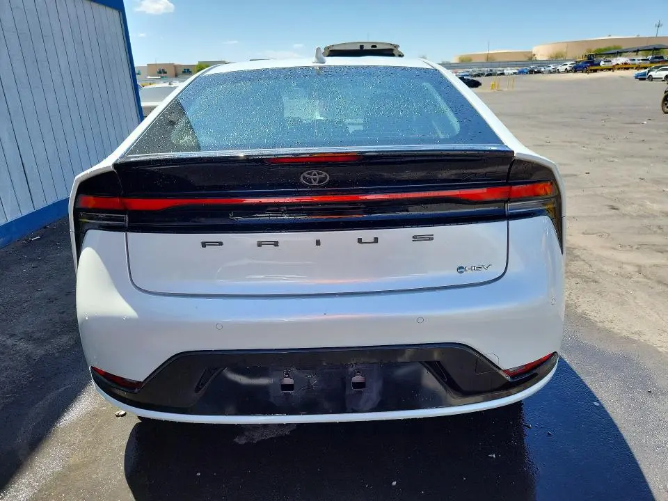 2025 TOYOTA PRIUS XLE  