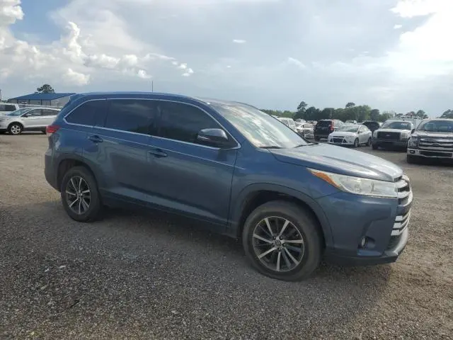 2017 TOYOTA HIGHLANDER SE  