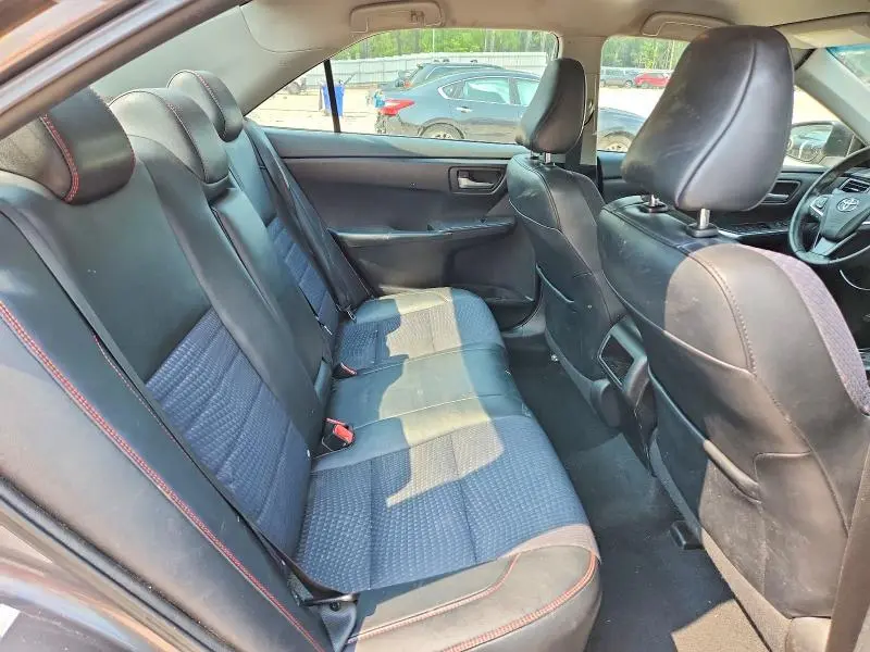 2015 TOYOTA CAMRY SE  
