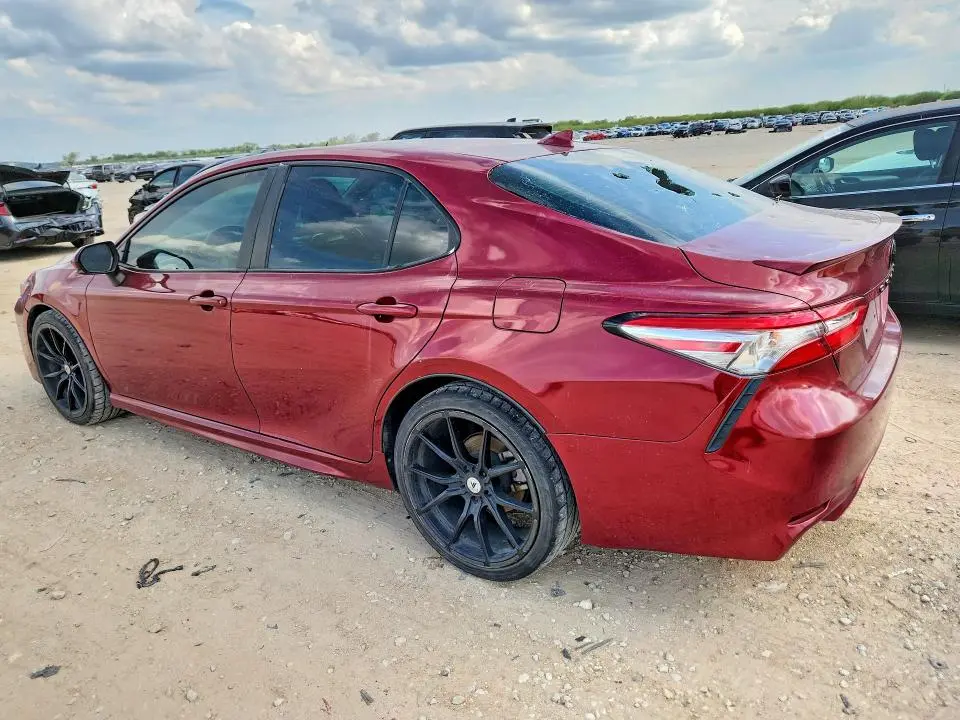 2018 TOYOTA CAMRY SE  