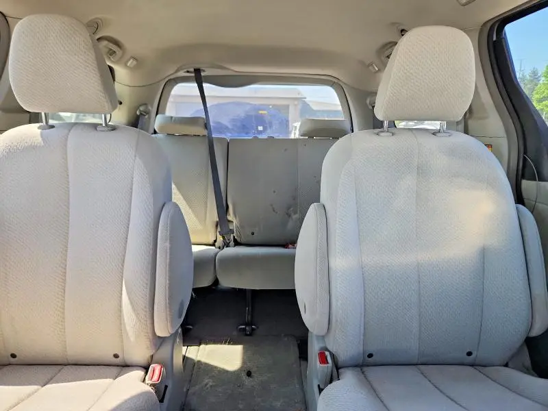 2012 TOYOTA SIENNA LE  