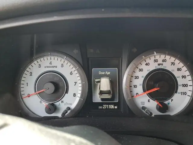 2017 TOYOTA SIENNA SE  
