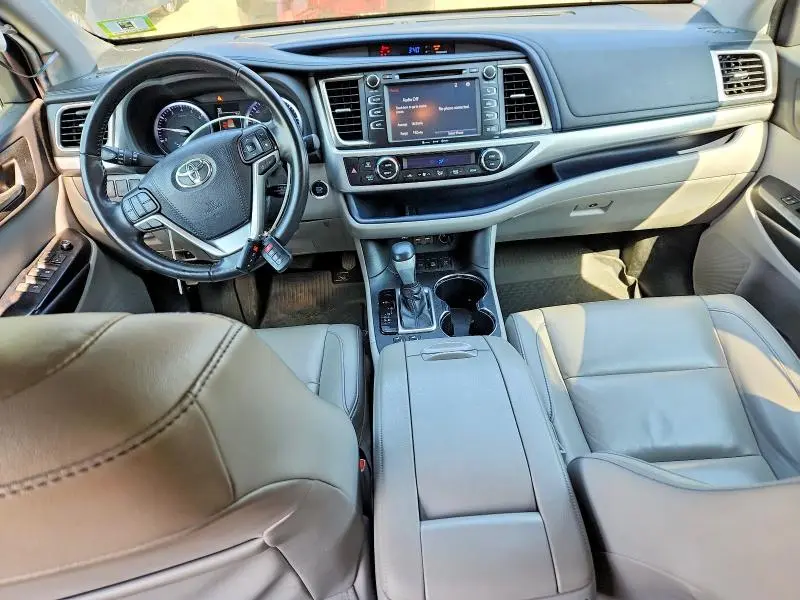 2019 TOYOTA HIGHLANDER XLE  
