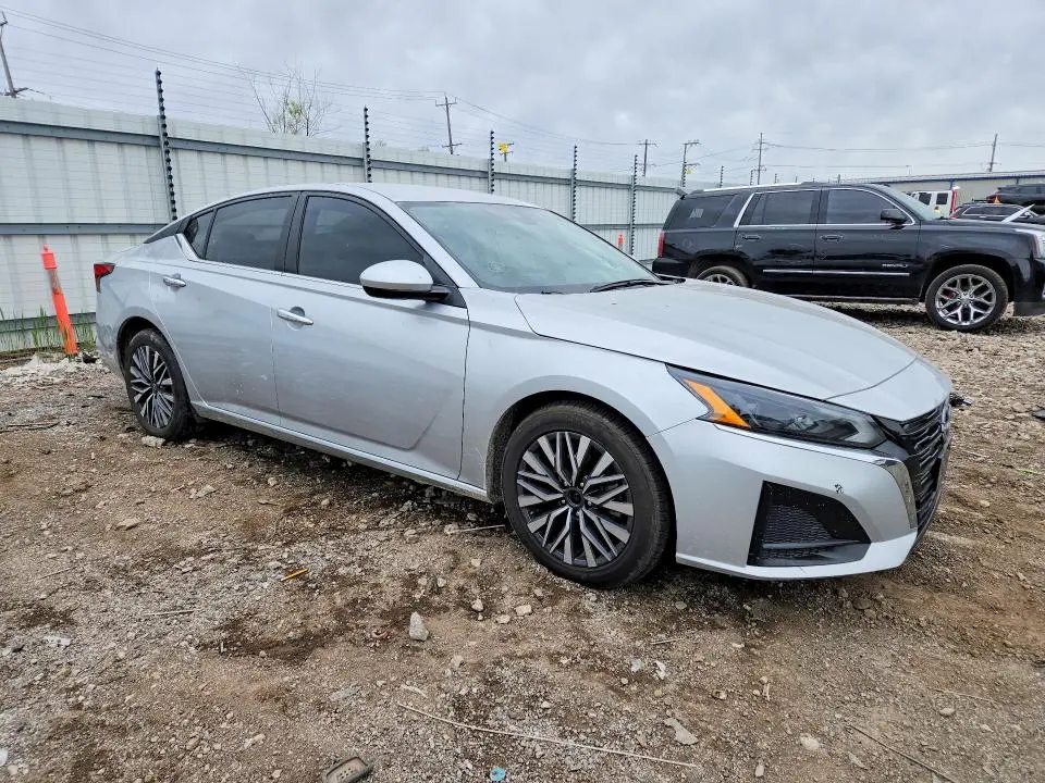 2023 NISSAN ALTIMA SV  