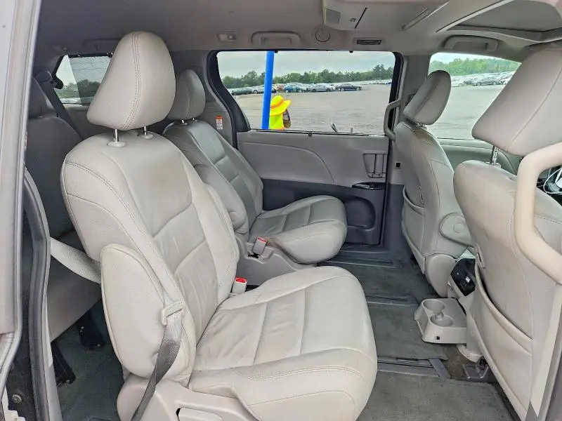 2016 TOYOTA SIENNA XLE PREMIUM 7-PASSENGER  