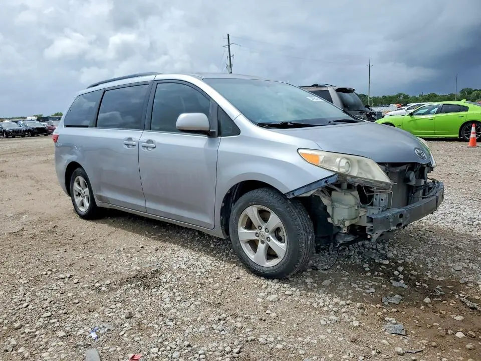 2017 TOYOTA SIENNA LE 8-PASSENGER  