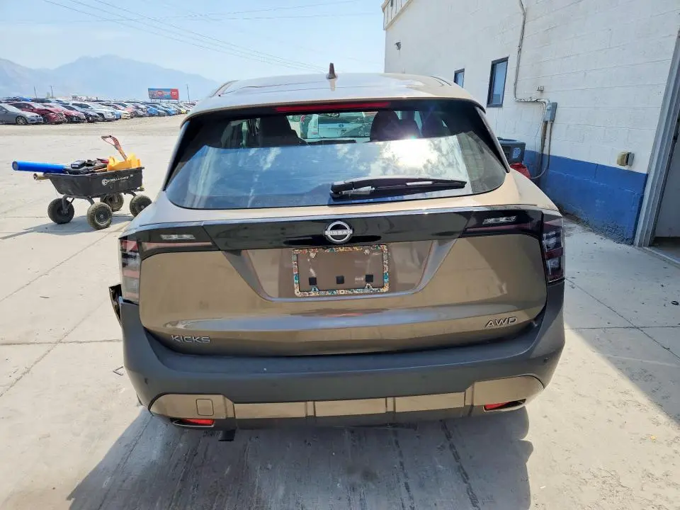 2025 NISSAN KICKS S  