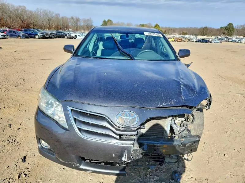 2011 TOYOTA CAMRY SE  