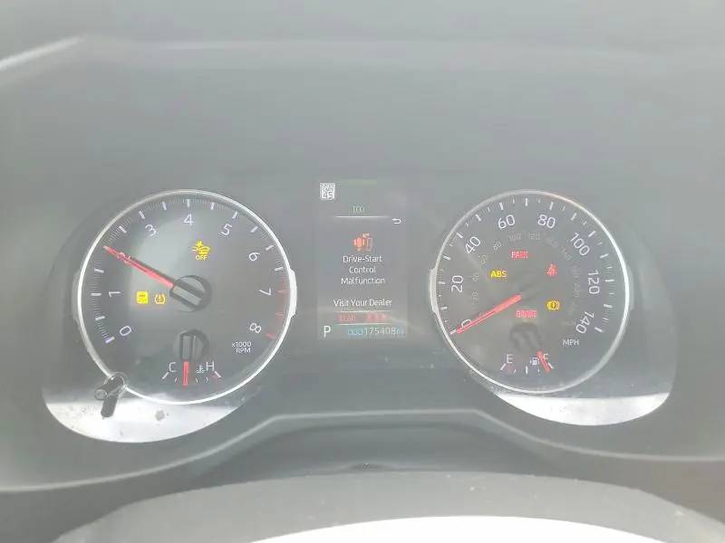 2022 TOYOTA RAV4 XLE  