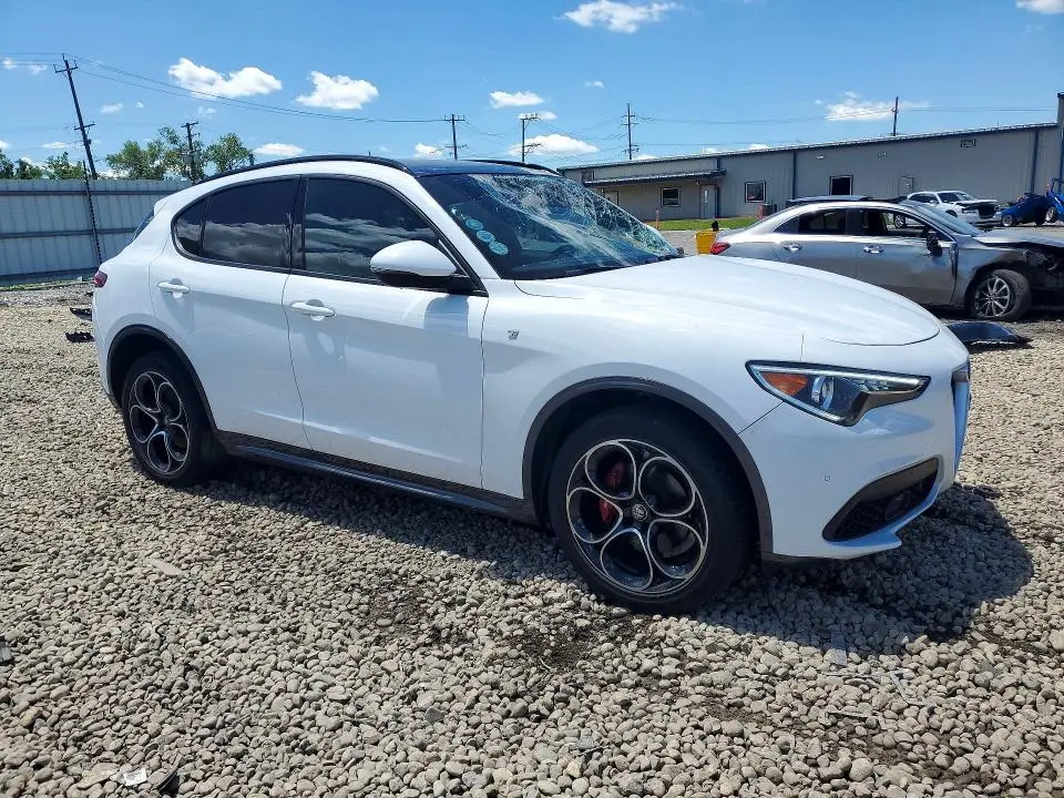 2022 ALFA ROMEO STELVIO TI  