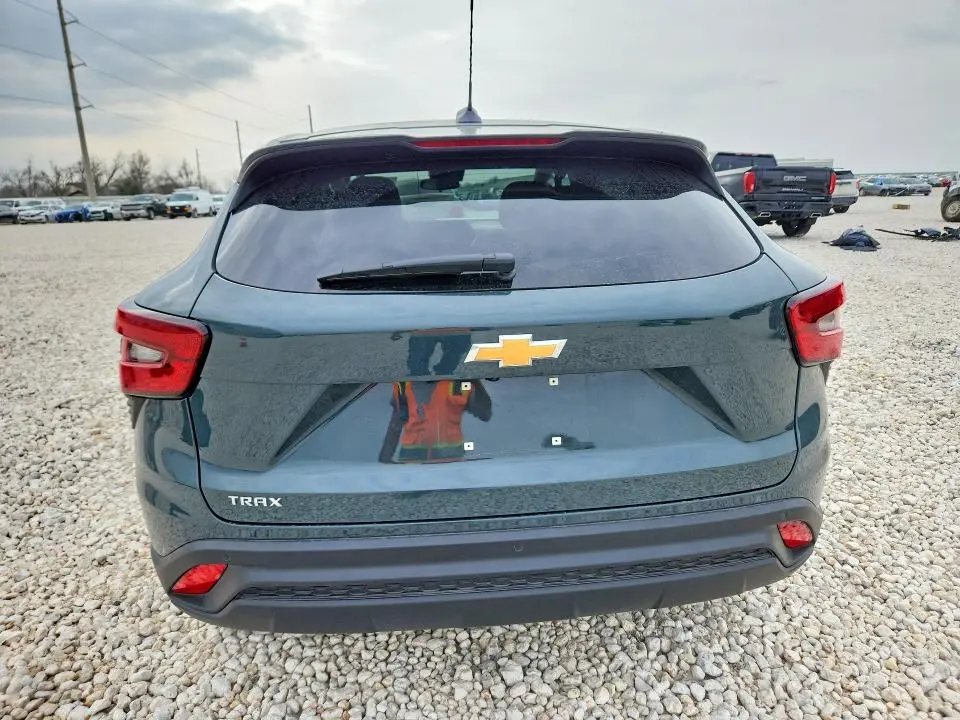 2025 CHEVROLET TRAX LS  