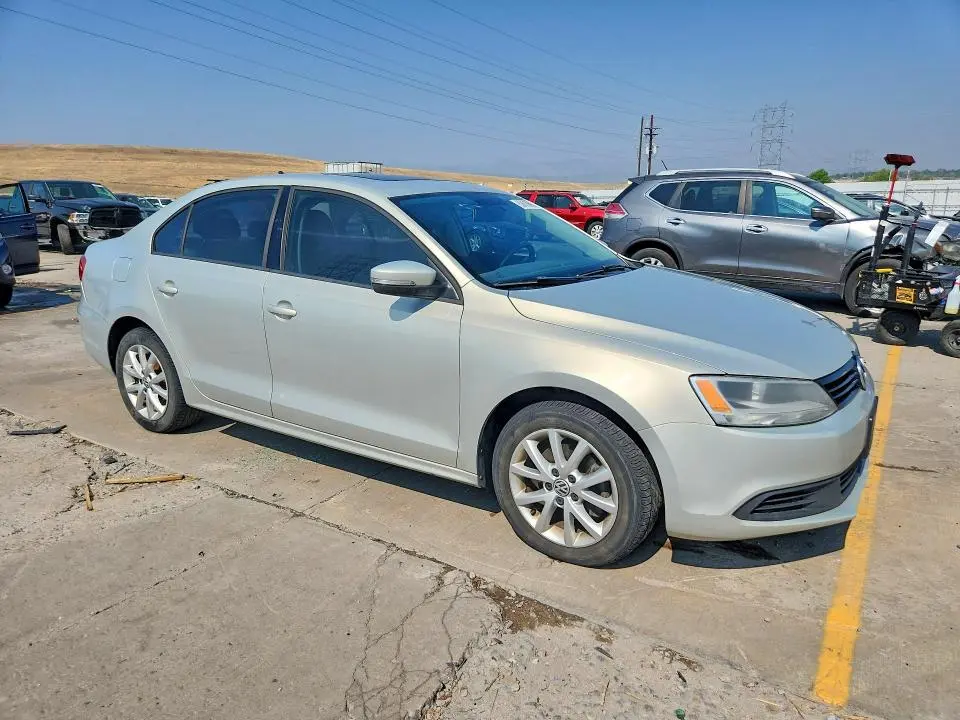 2012 VOLKSWAGEN JETTA SE  