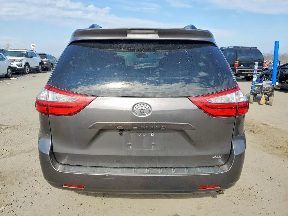 2015 TOYOTA SIENNA XLE PREMIUM 8-PASSENGER  