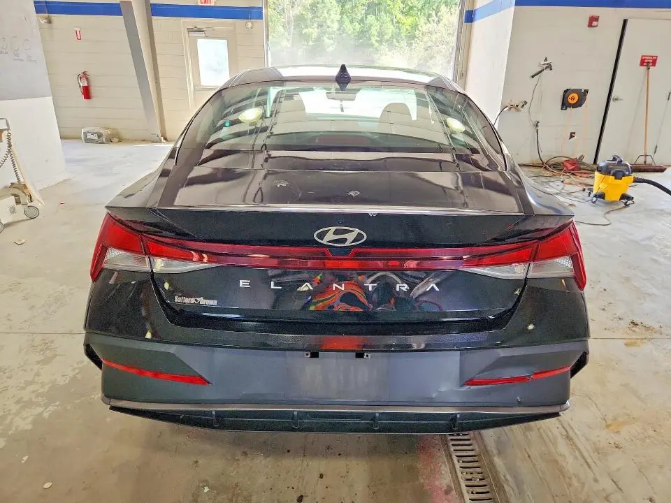2024 HYUNDAI ELANTRA SE  