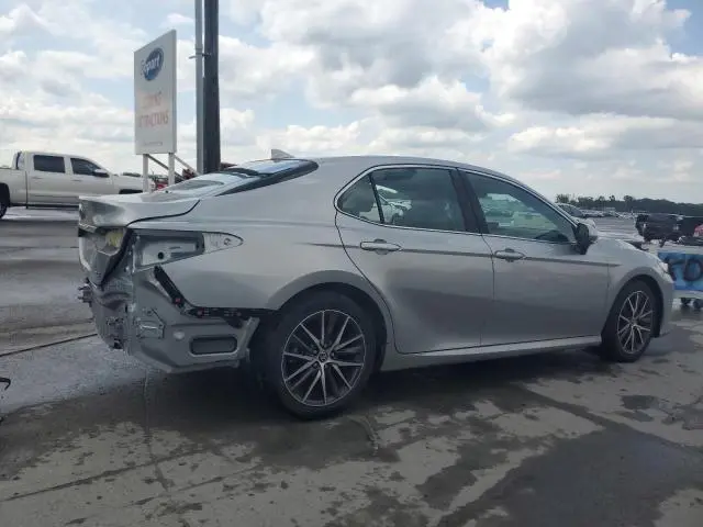 2021 TOYOTA CAMRY XLE  